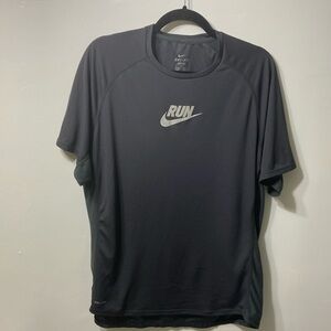 NIKE,MEN,DARK GREY,DRI-FIT,SHORT SLEEVE,ATHLETIC T-SHIRT.SIZE-LARGE